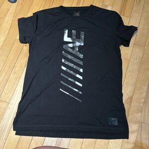 Like new American Eagle Active flex shirt